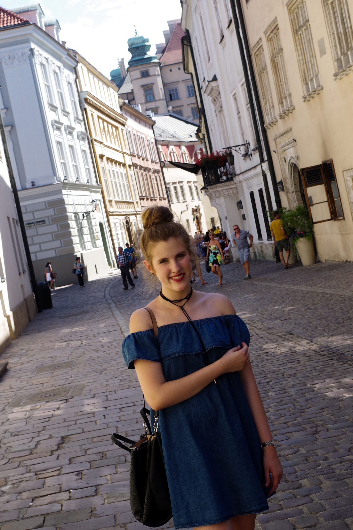 Off Shoulder Jeansdress – Wenn in der Mode alles wiederkommt |Kraków